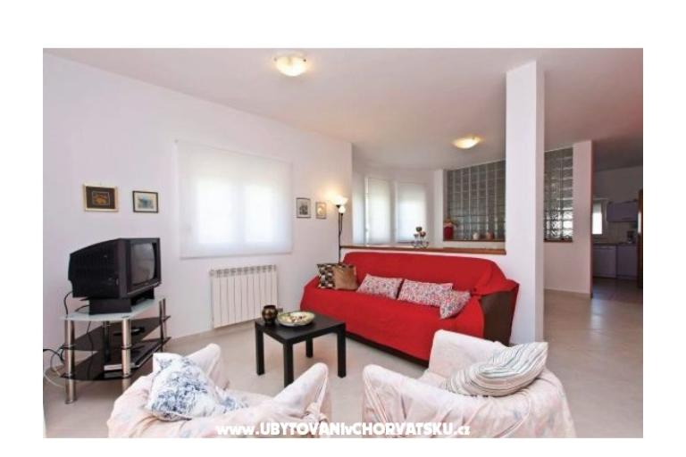 Family house con piscina – foto 4