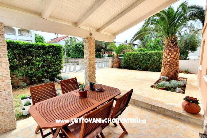 Happy Pineapple Appartamenti Vir – foto 2